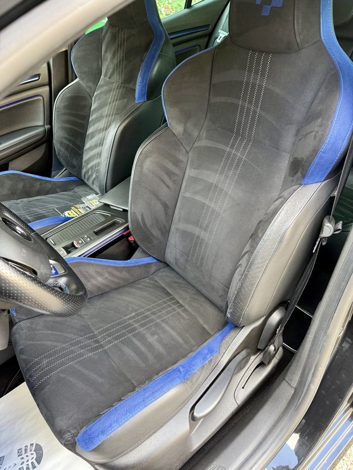 Renault Mégane GT, siège conducteur après le nettoyage de Wash'Auto 72 : tissu shampouiné