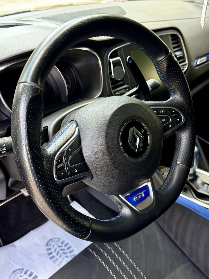 Renault Mégane GT, volant après le nettoyage de Wash'Auto 72 : volant nettoyé