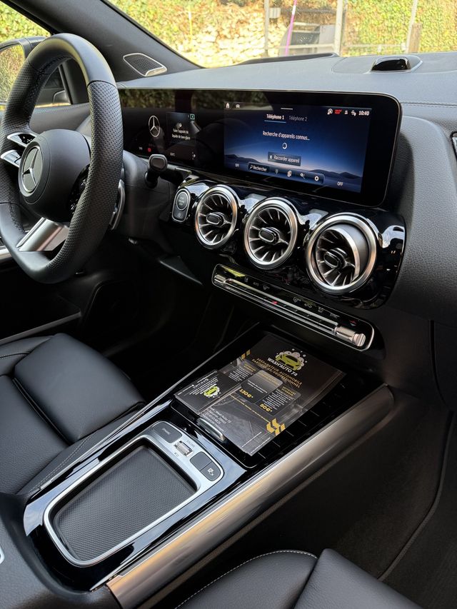 Console centrale d’une Mercedes nettoyée