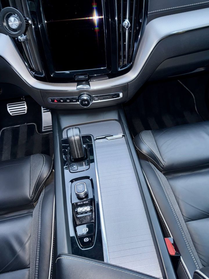 Volvo XC60, console centrale après le nettoyage de Wash'Auto 72 : console vidée et nettoyée