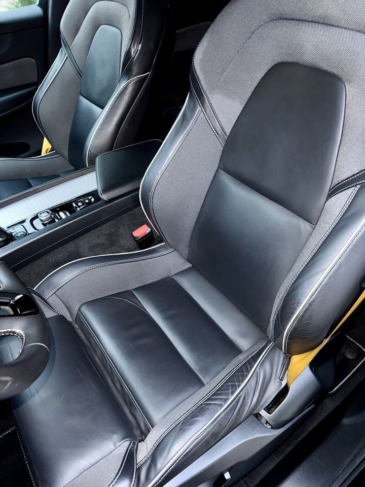 Volvo XC60, siège conducteur en cuir après le nettoyage de Wash'Auto 72 : cuir nettoyé